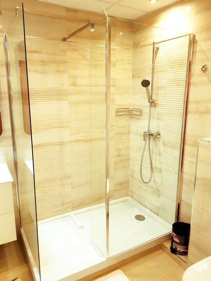 Astra Apartman 塔塔班亚 外观 照片