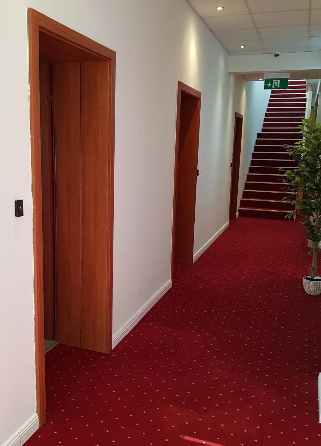 Astra Apartman 塔塔班亚 外观 照片